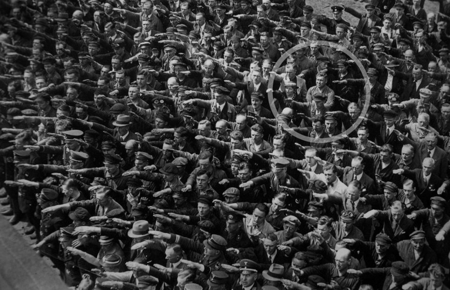 August-Landmesser-Almanya-1936.jpg