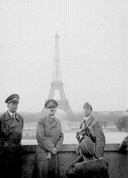 Hitler_in_Paris.jpg
