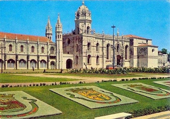 praça do império brasões antigos.jpeg