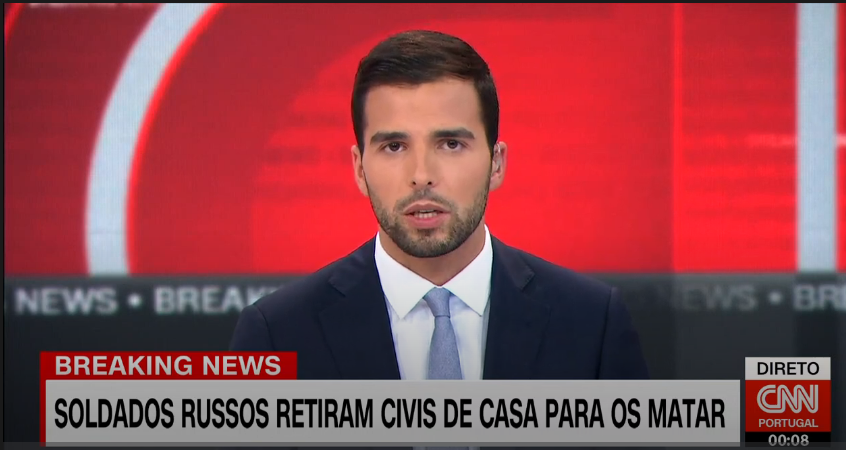 Soldados russos retiram civis de casa para os matar.PNG