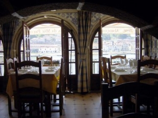 filho da mae preta - cais da ribeira porto.jpg